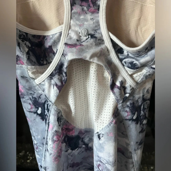 Lululemon size 2 pink and gray tank - Picture 5 of 6